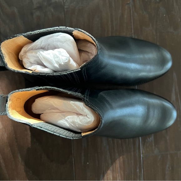 The Cleary Chelsea Boot in Leather size 7 brand new - Picture 6 of 7